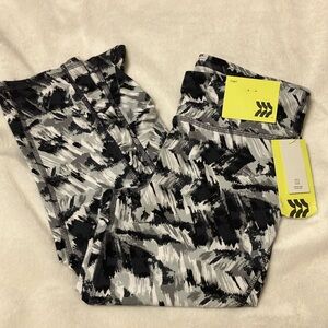 NWT Girls L All in Motion White/Gray Camouflage Capri Leggings moisture wicking